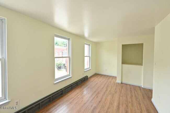Building Photo - 217 1st St