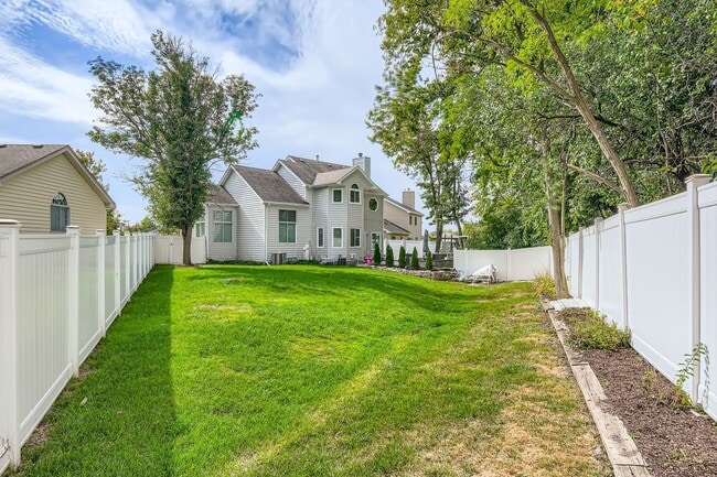 Building Photo - 53 Falcon Pl