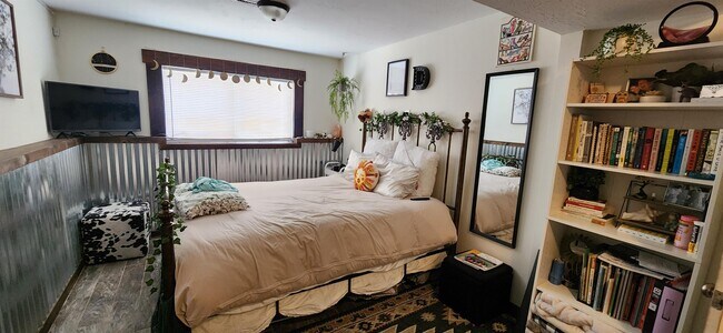 Building Photo - 420 N 19th Ave