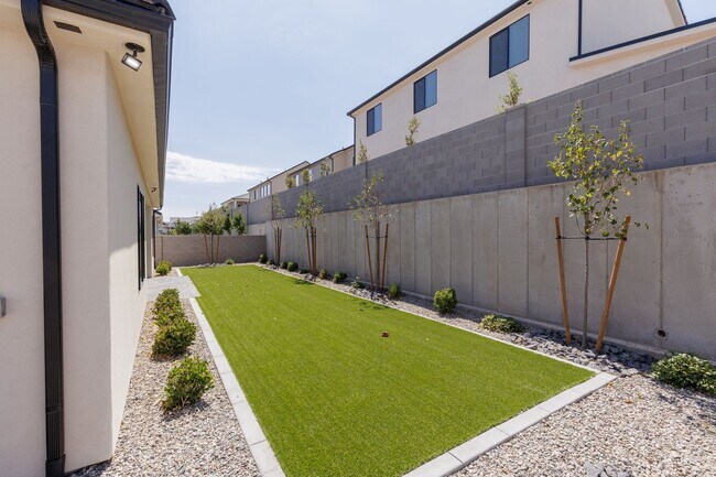 Building Photo - 2926 Naboo Ln