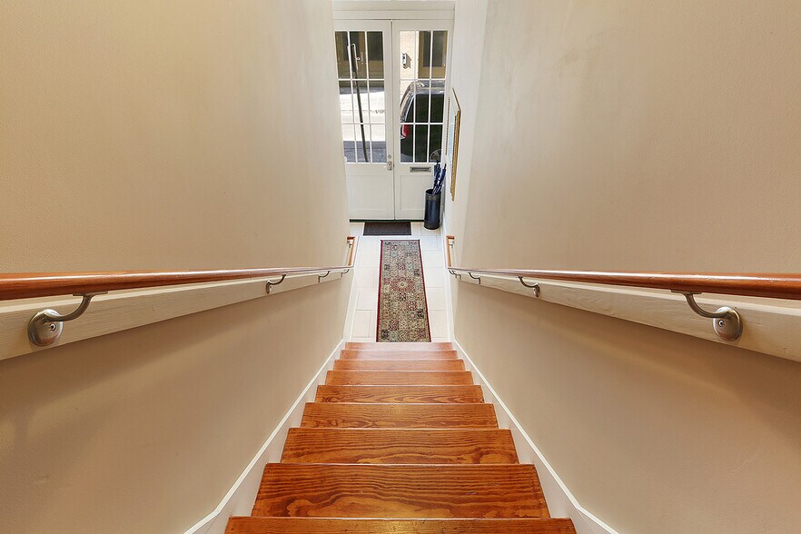 Primary Photo - 531 Bienville St