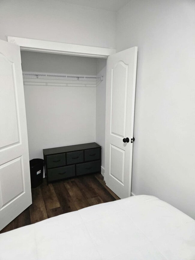 Building Photo - 11765 Glenfield Ave