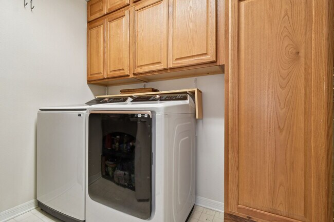 Building Photo - Tuscanny Street