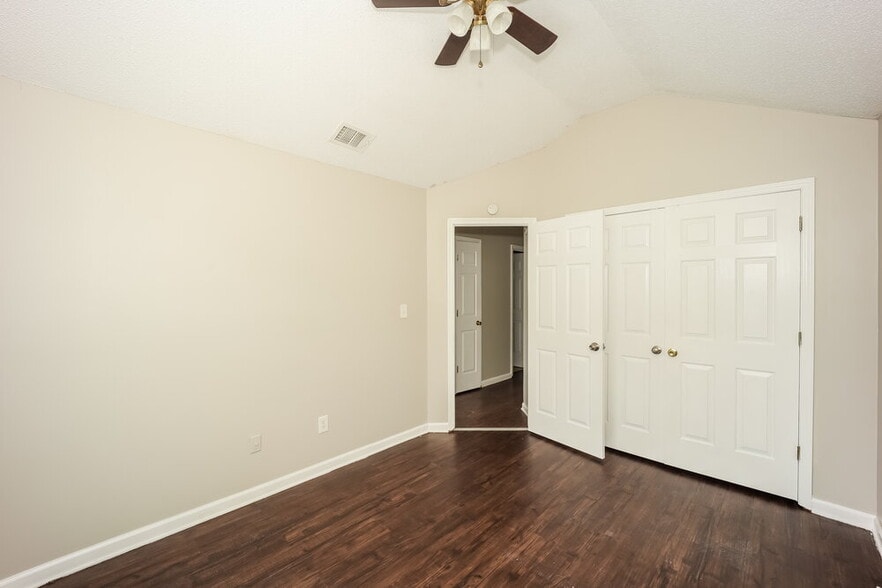 Building Photo - 725 Cherry Branch Cir