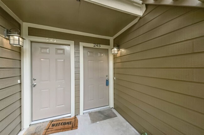 Building Photo - 1860 White Oak Dr