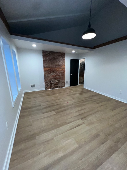 Building Photo - 313 E 17th Ave