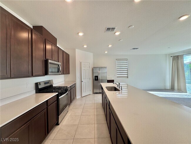 Building Photo - 5706 Holbeche St