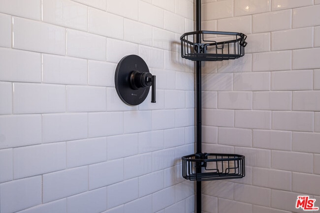 Building Photo - 108 N Broadway