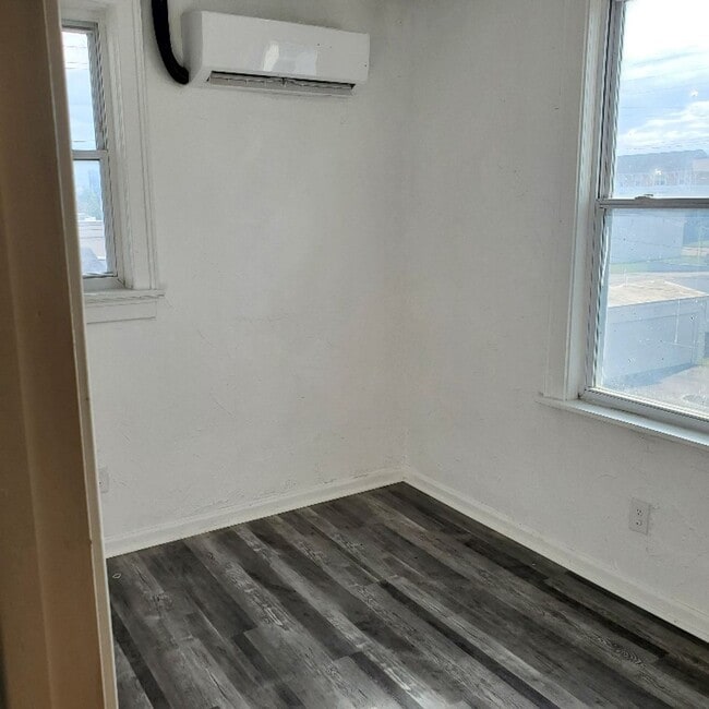 Building Photo - 1BDRM APARTMENT FOR RENT