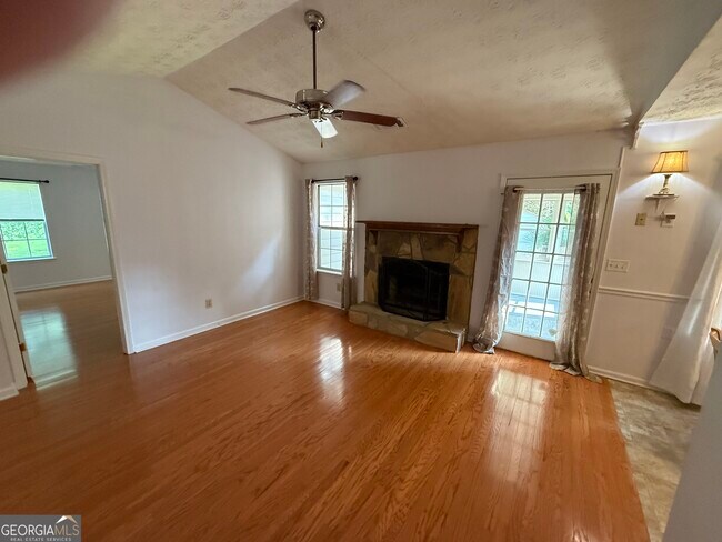 Building Photo - 3897 Saddlecreek Dr