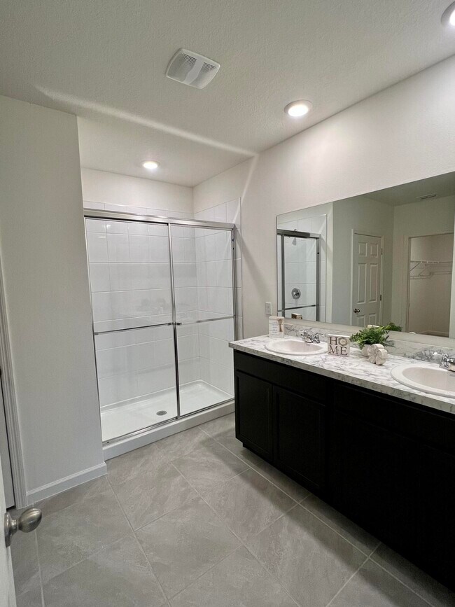 Building Photo - 4011 SW Kidd Ct