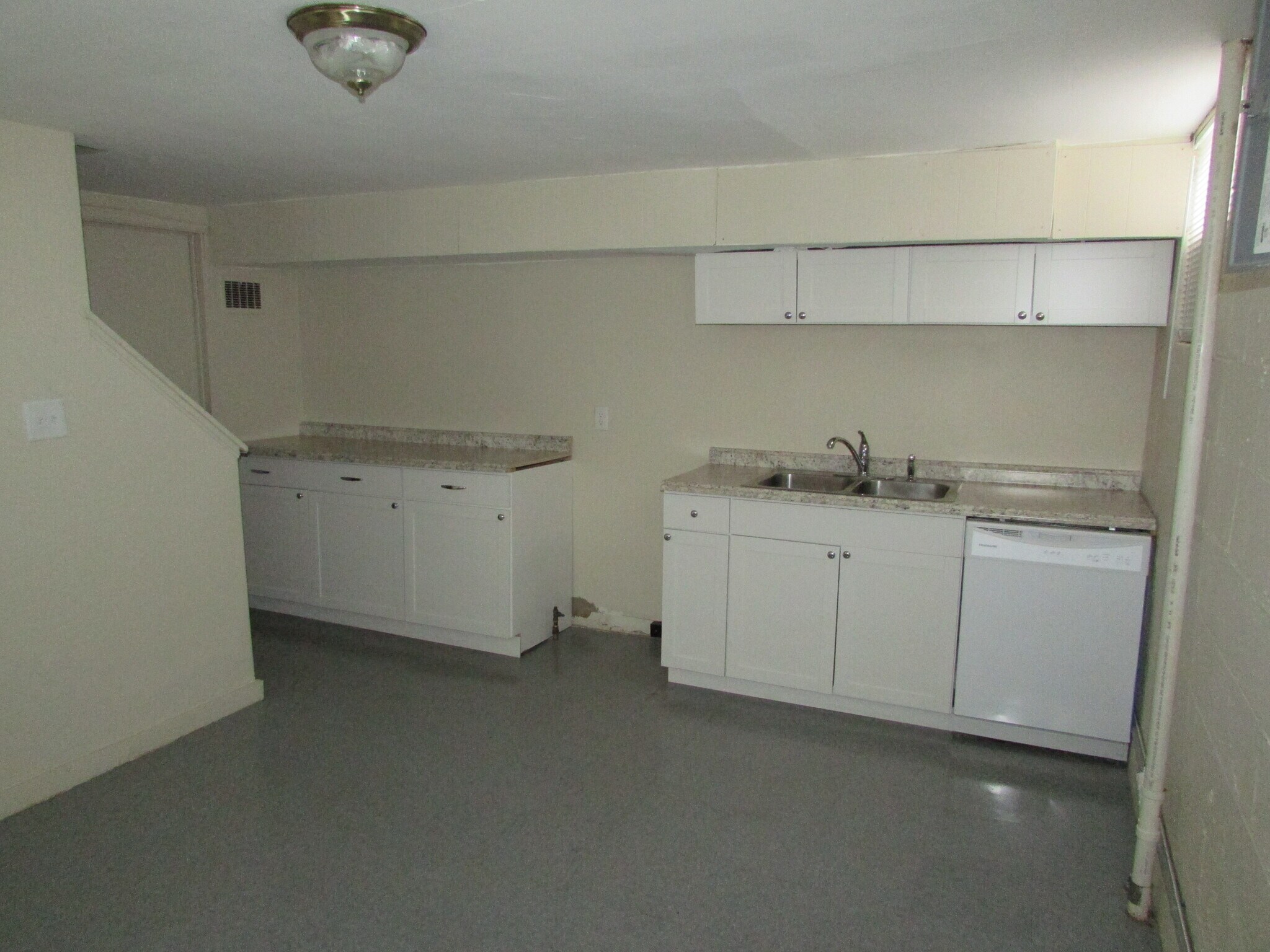 Building Photo - 2284 Hiawatha Park Dr