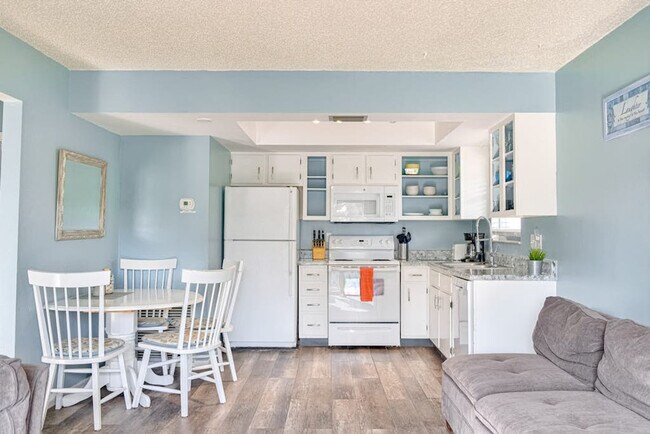 Building Photo - 2205 Avenue B