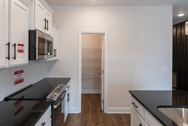 Building Photo - Gorgeous Single Family Home