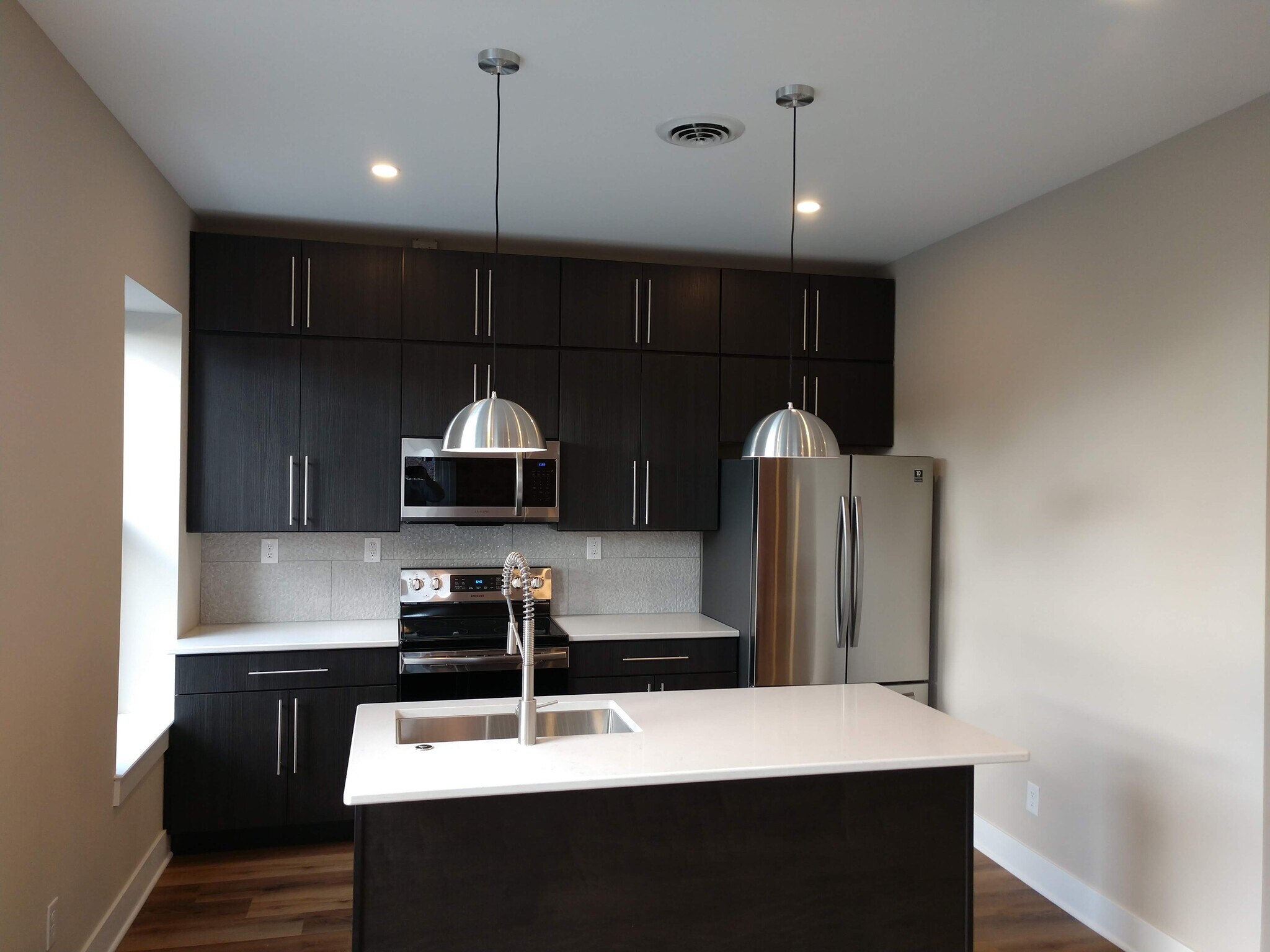 Building Photo - 25 S Plum St