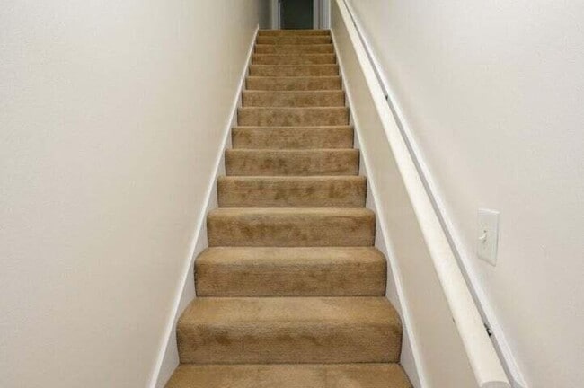 Building Photo - 422 Bear Rd