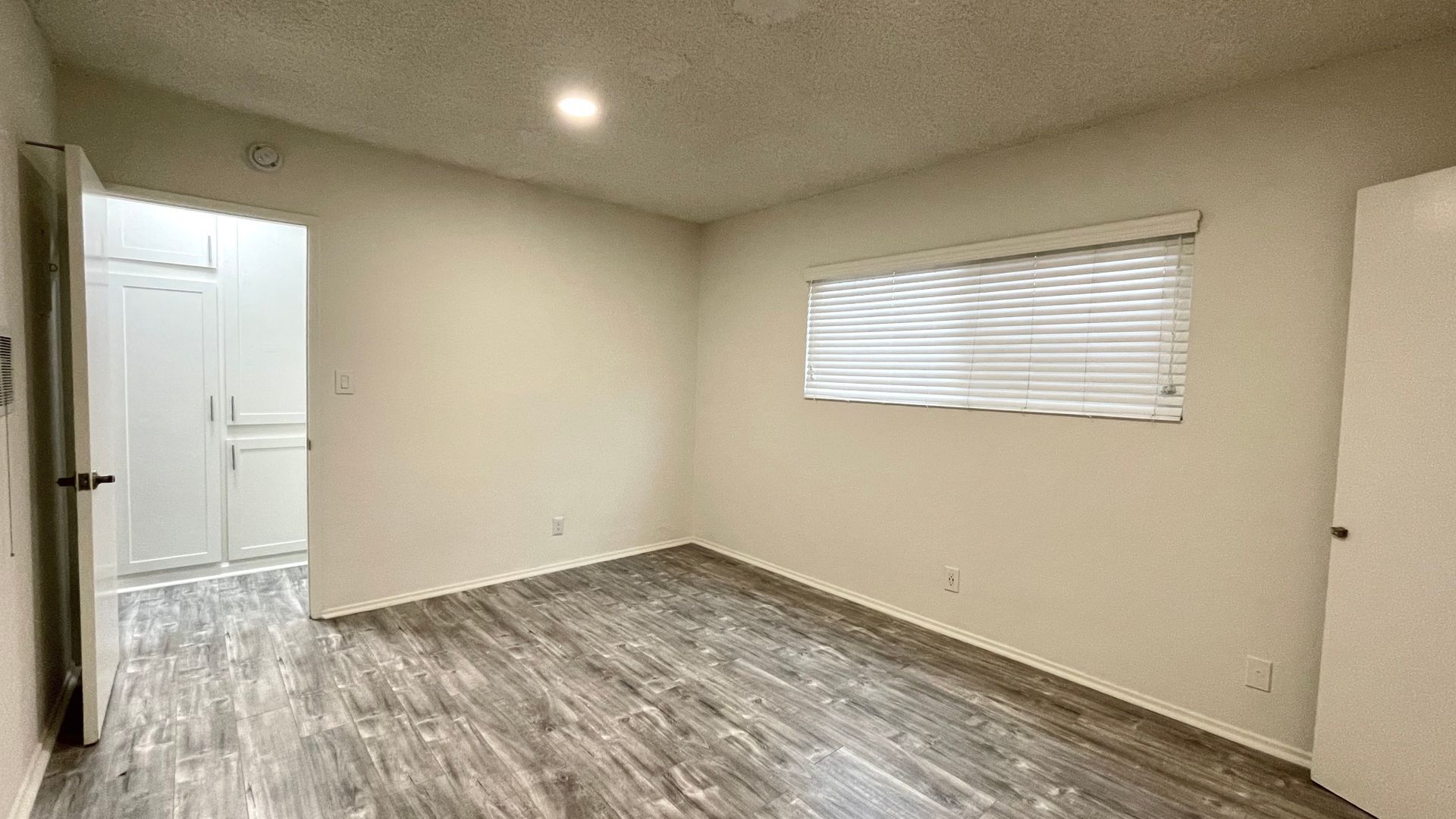 Building Photo - 5255 Blakeslee Ave
