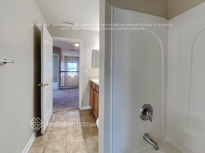 Building Photo - 15827 Canoe Creek Dr