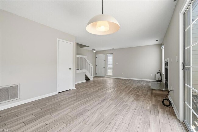 Building Photo - 317 Ferdinand Cir