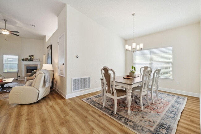 Building Photo - 585 Riverwalk Cir
