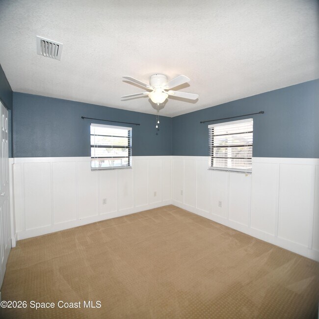 Building Photo - 405 Sparrow Dr