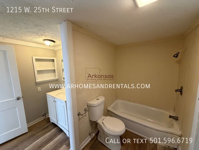 Building Photo - 1215 W 25th St