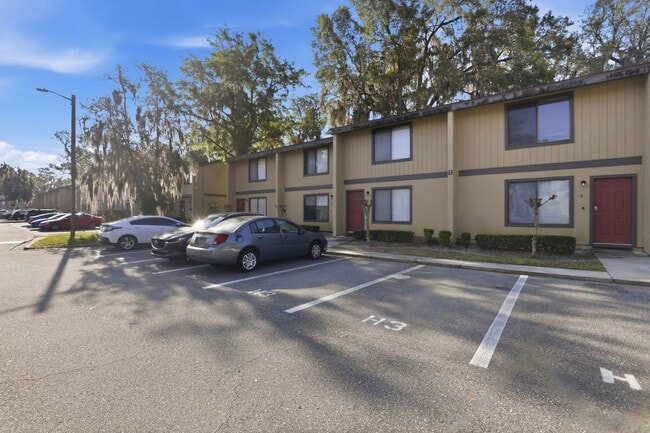 Building Photo - Southfork Oaks Condo