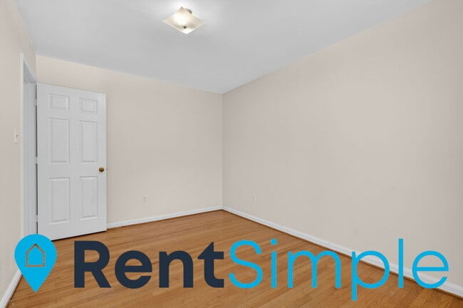Building Photo - 300 N Rappahannock St