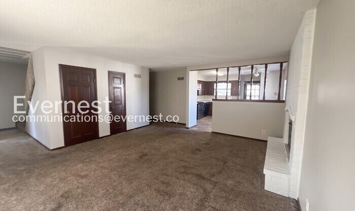 Building Photo - 2356 S Crysler Ave