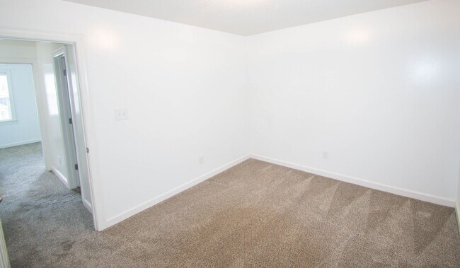 Building Photo - 102 Springwood Dr
