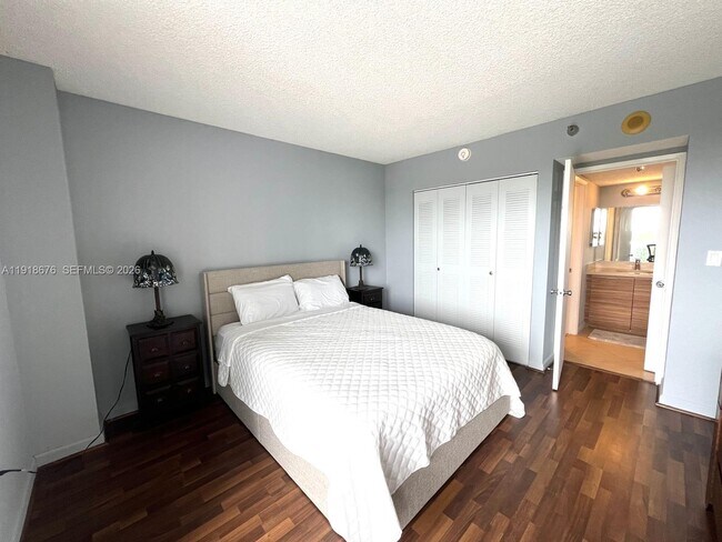 Building Photo - 20515 E Country Club Dr