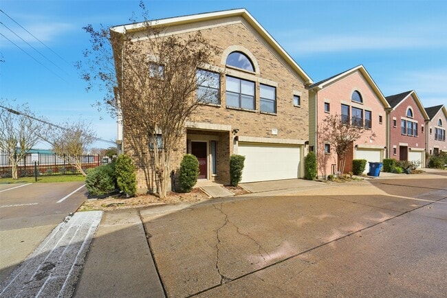 Building Photo - 3736 Main Plaza Dr