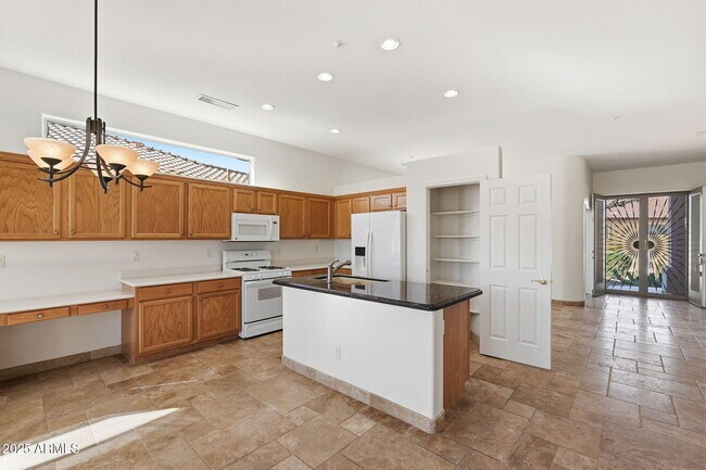 Building Photo - 15707 E Cactus Dr