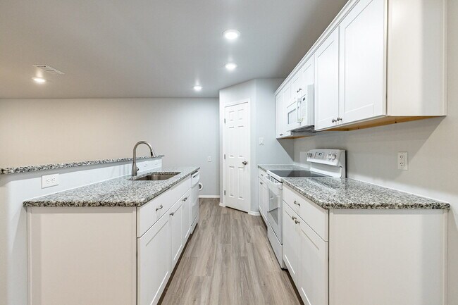 Building Photo - Half off the first Full Month's Rent !!!! ...
