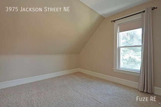 Building Photo - 3975 Jackson St NE