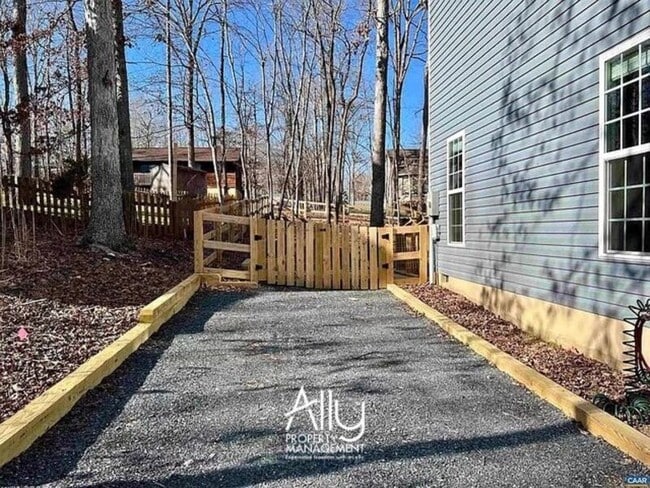 Building Photo - 6 Barkley Ln