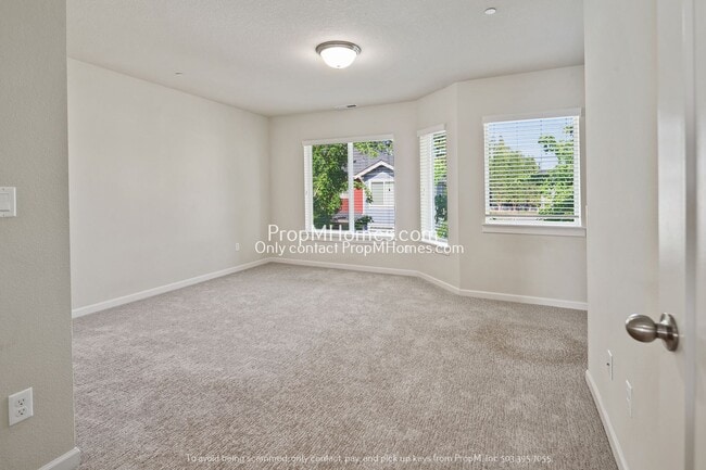 Building Photo - 441 NE Tork Pl