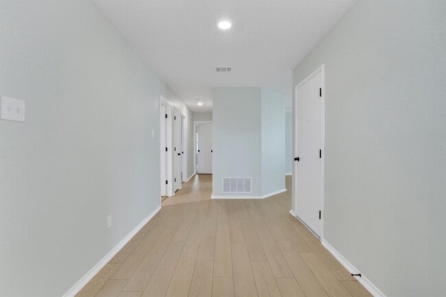 Building Photo - 131 Sandlewood Dr