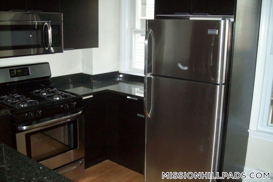 Building Photo - 14 Parker Hill Ave