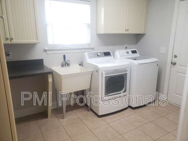 Building Photo - 1205 Cascade Falls Dr