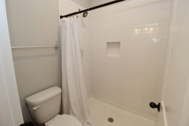 Building Photo - Fabulous 4 bedroom 2.5 Bath House ~ Minutes to Fort Jackson ~ Available June 2026!