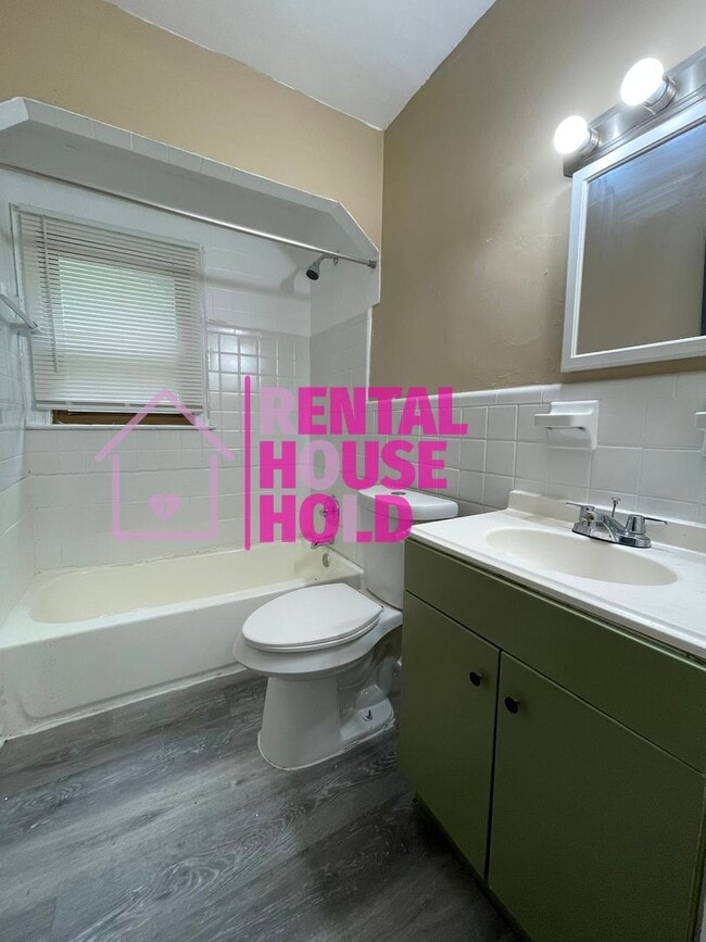 Building Photo - ~ 3 BEDROOM 1.5  BATH SINGLE FAMILY HOME~ ...