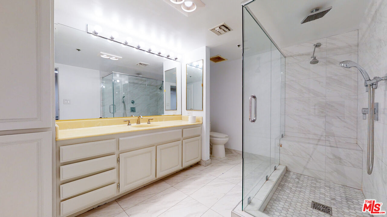 Building Photo - 10660 Wilshire Blvd