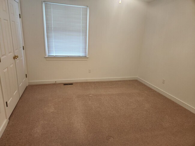 Building Photo - Chesterfield-Winterpock Area- Custom 3 Bed...