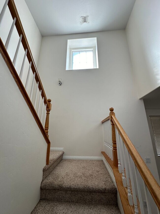 Building Photo - Charming 4-Bedroom, 3-Bathroom Home in Silver Creek