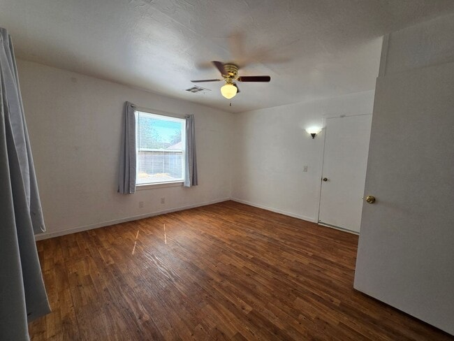Building Photo - 607 Avenue G