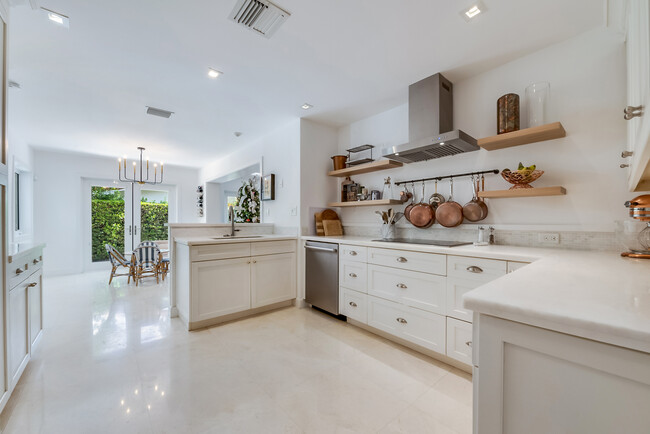 Building Photo - 6925 Tordera St