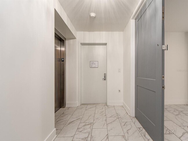 Building Photo - 15 Avalon St