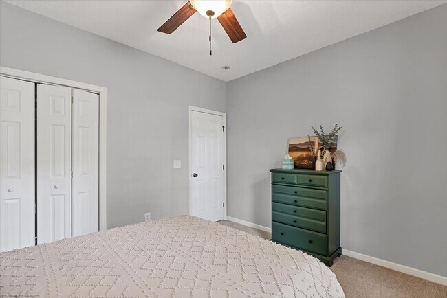 Building Photo - 329 Green Links Dr
