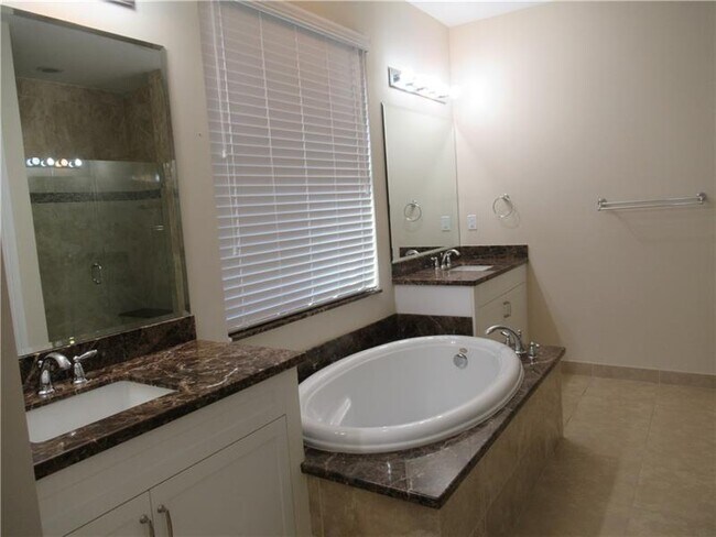 Building Photo - 8935 Watercrest Cir W